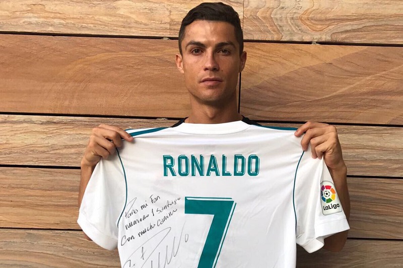 Cristiano Ronaldo solidaire envers le petit Santiago
