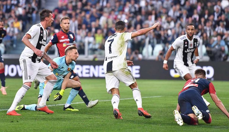 Ronaldo but face au Gênoa