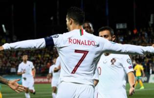 Ronaldo buts Lettonie