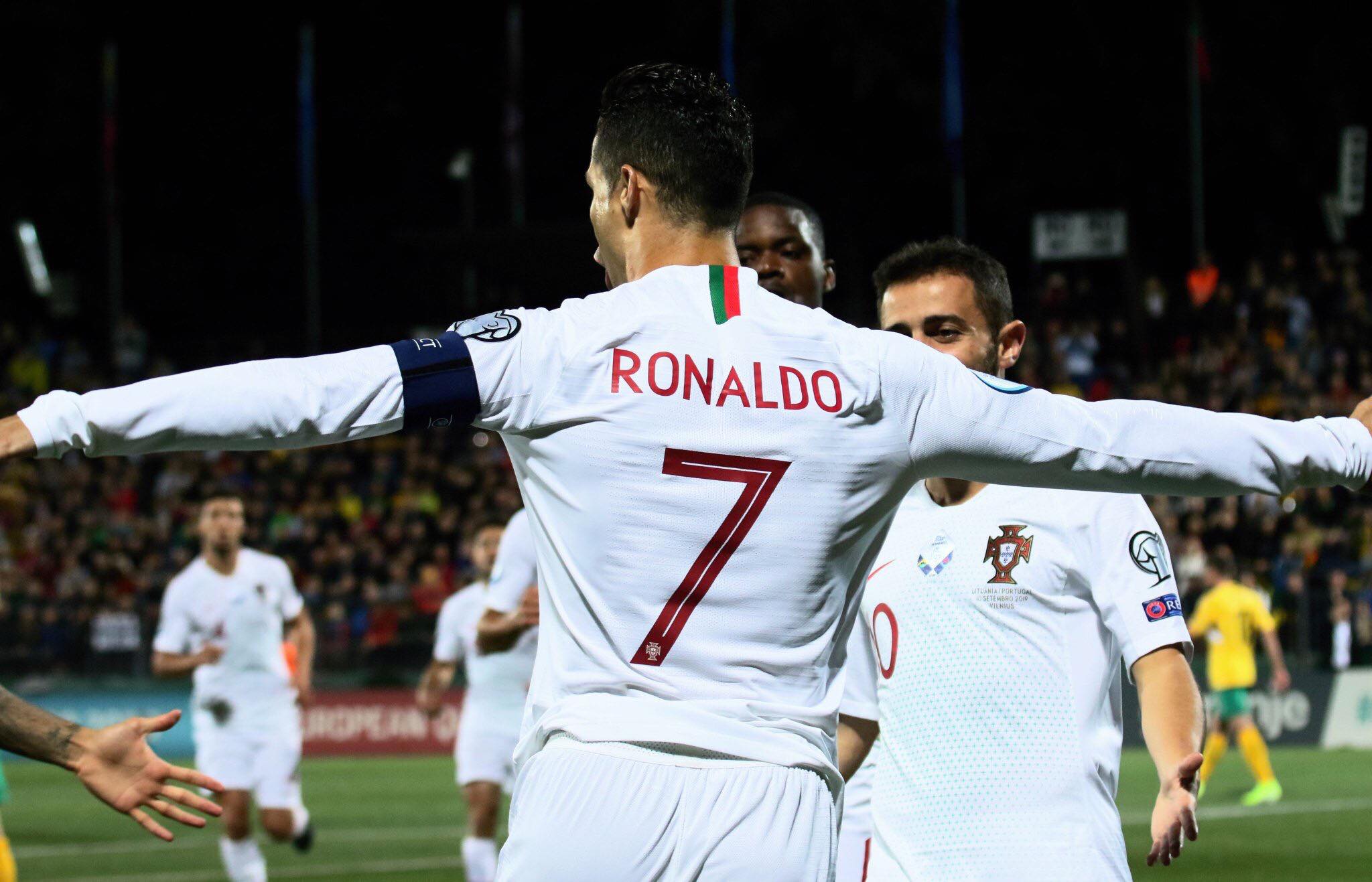 Ronaldo buts Lettonie