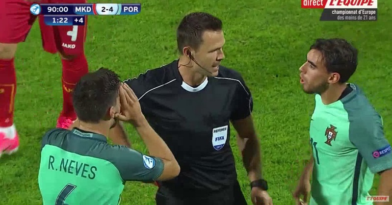 Malgré les réclamations Portugaises, l'arbitre ne reviendra pas sur sa décision