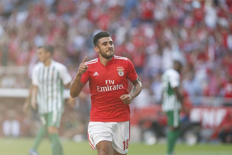 Salvio célébrant son but contre Rio Ave.